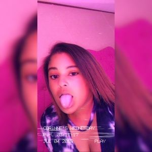 Meet your Posher, Corinne